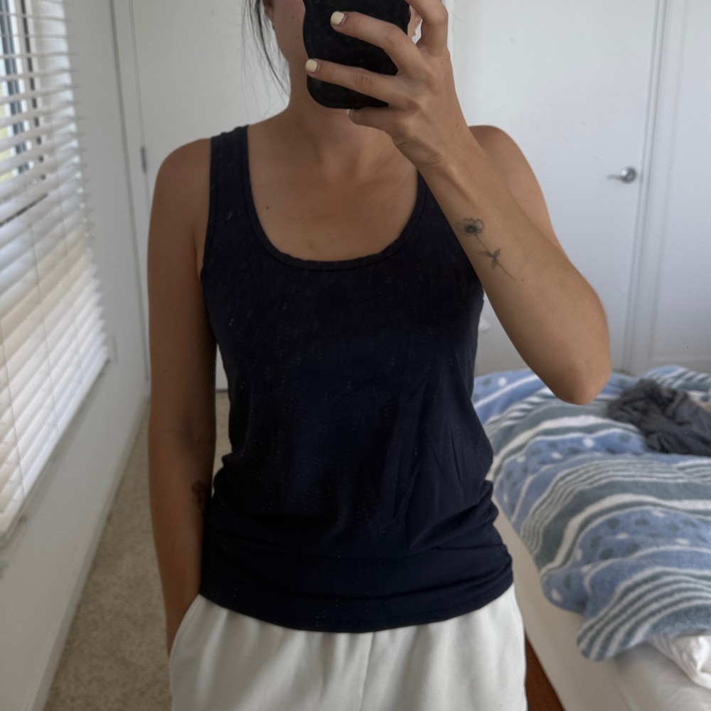Everlane Women's Navy Blue Tank Top - Small